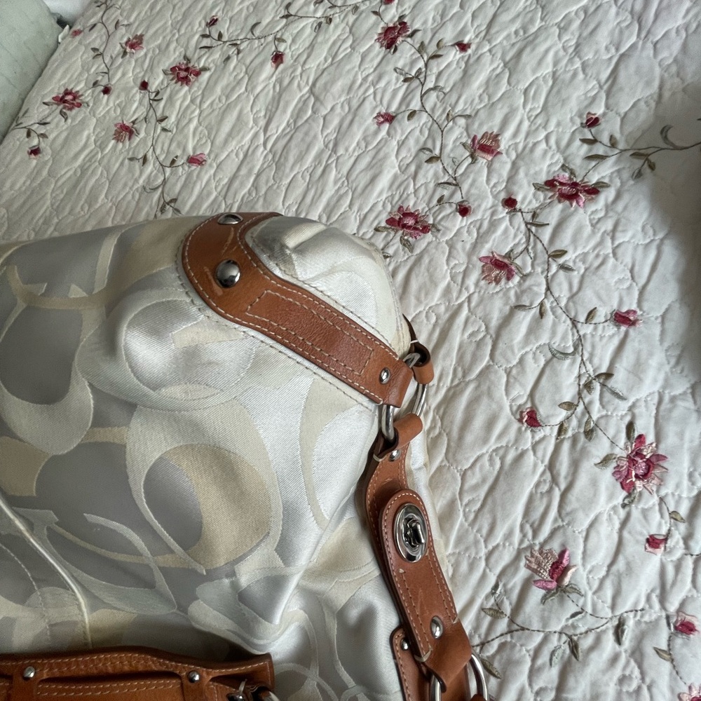Coach Cream and Tan Leather Shoulder Bag with Slouchy Design - Picture 7 of 10
